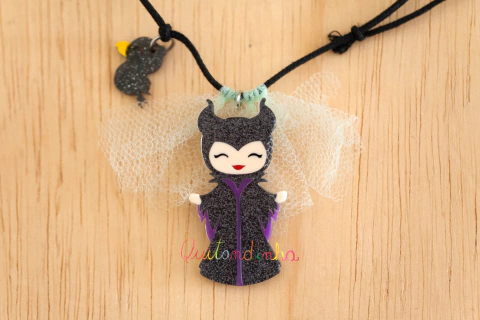 Colar em acrílico: Malévola