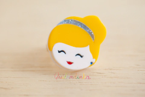 Anel acrílico: princesa Cinderela