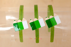 Tiara em acrílico: Lápis escolar verde/branco - comprar online