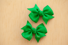 Laço Nó duplo P pontinhas: verde (par)