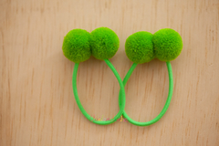 Elásticos: dois pompons Verde (par)