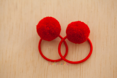 Elásticos: pompom Vermelho (par)