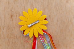 Laço junino: Girassol rosa e amarelo + sereia brilhante com fitas coloridas na internet