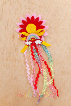Laço junino: Girassol vermelho e rosa + arco íris com fitas coloridas - comprar online