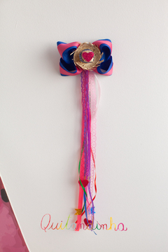 Laço junino: Chapéu + Laço azul e rosa + fitas coloridas