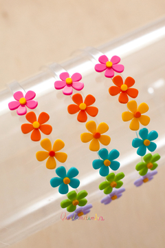 Tiara em acrílico: Flores Margaridas coloridas - comprar online
