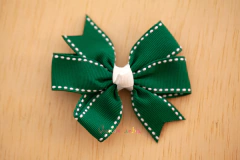 Linha Escolar: Laço perspontado catavento verde e branco