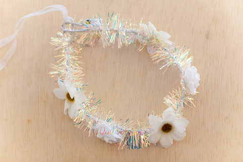 Tiara: coroa de flores brancas com led - Carnaval