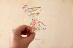 Tiara em acrílico: Laço lateral G confete na internet