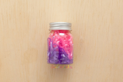 Elásticos: Pote de liguinhas mais grossas - rosa claro, rosa e roxo
