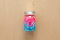 Elásticos: Pote de liguinhas mais grossas - rosa claro, rosa pink, azul