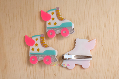 Presilha em acrílico: patins - comprar online