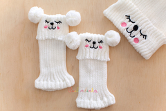 Kit ursinho cru: gorro + polainas fofas pompons - comprar online