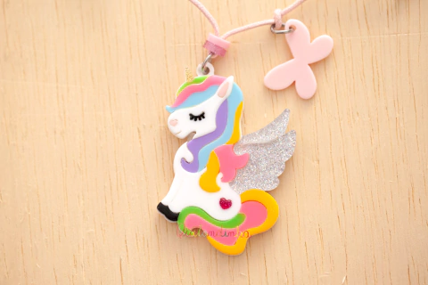 Colar em acrílico: Unicórnio colorido