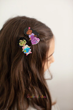 Presilha em acrílico: Isabela - Encanto na internet