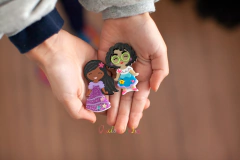 Presilha em acrílico: Isabela - Encanto - Quitandinha Baby