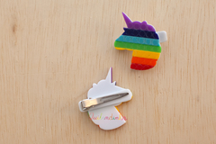 Presilha em acrílico: Unicórnio pop it colors - comprar online