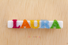 Presilha em acrílico: nome em LAURA (pronta entrega)