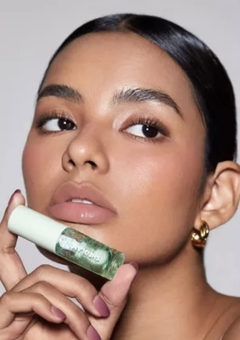 SHEJELLY WOW HYDRITING LIP OIL PLUMPPING DUPE SHEGLAM - Sofia Spertino