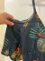 Vestido Azul Estampa Floral Laraja e Folhas Verdes - Cantão - Brechó Histórico