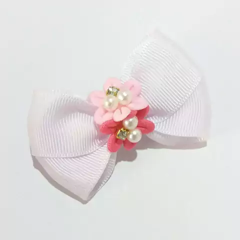 Laço G Branco com Flores