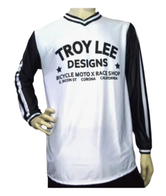 Jersey Troy Lee Designs blanco con mangas negras y detalles en negro. Diseño clásico inspirado en el motocross vintage