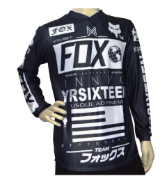 Jersey FOX negro con diseño gráfico blanco YRSIXTEEN, mangas largas y múltiples símbolos, ideal para motocross, BMX o uso urbano.