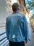 CAMPERA DE JEAN REGULAR. CAMPERA DE JEAN CELESTE. CAMPERA DE JEAN CORTE REGULAR. CAMPERA REGULAR. CAMPERA CON ROTURAS.