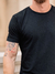 REMERA TIMELESS FITTED CUELLO REDONDO NEGRA en internet