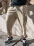 JOGGING CARGO CAMEL. PANTALONES CARGO CAMEL. JOGGERS CARGO CAMEL. PANTALONES CAMEL. JOGGING CMEL. CARGO JOGGERS. PANTALONES COMODOS. JOGGING CAMEL CON BOLSILLOS. CARGO PANTS. CARGO PANTS CAMEL. JOGGING ESTILO URBANO. URBANO. 