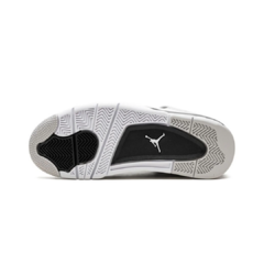 Jordan 4 Retro "Military Black" en internet