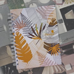Cuaderno A5 estampado - Hojas ralladas, anillado // Oruga Design