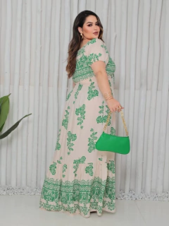 Pré Venda - Vestido Plus Size Longo com Lastex Folhas Verde Luciana - Mi Amore - comprar online