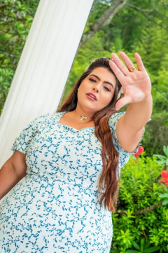 Vestido Plus Size Floral Azul Tamires - Mi Amore - comprar online