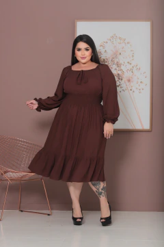 Pré Venda - Vestido Plus Size Midi com Lastex Marrom Dora - Mi Amore