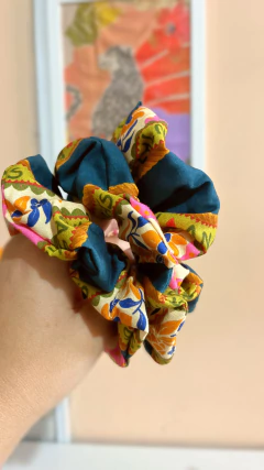 SCRUNCHIE JARDIM na internet