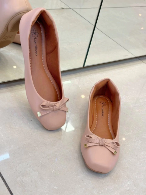 SAPATILHA LISA LAÇINHO NUDE BICO QUADRADO