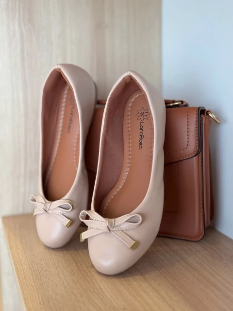 SAPATILHA LISA LAÇINHO REDONDO NUDE