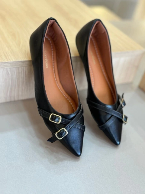 SAPATILHA FIVELA CRUZADA PRETO