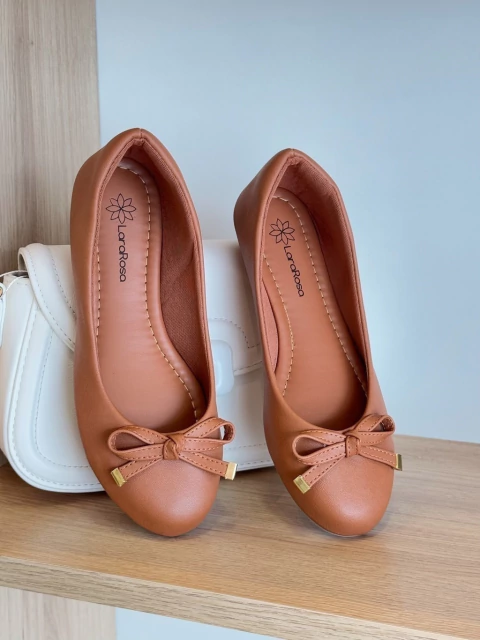 SAPATILHA LISA LAÇINHO REDONDO CARAMELO