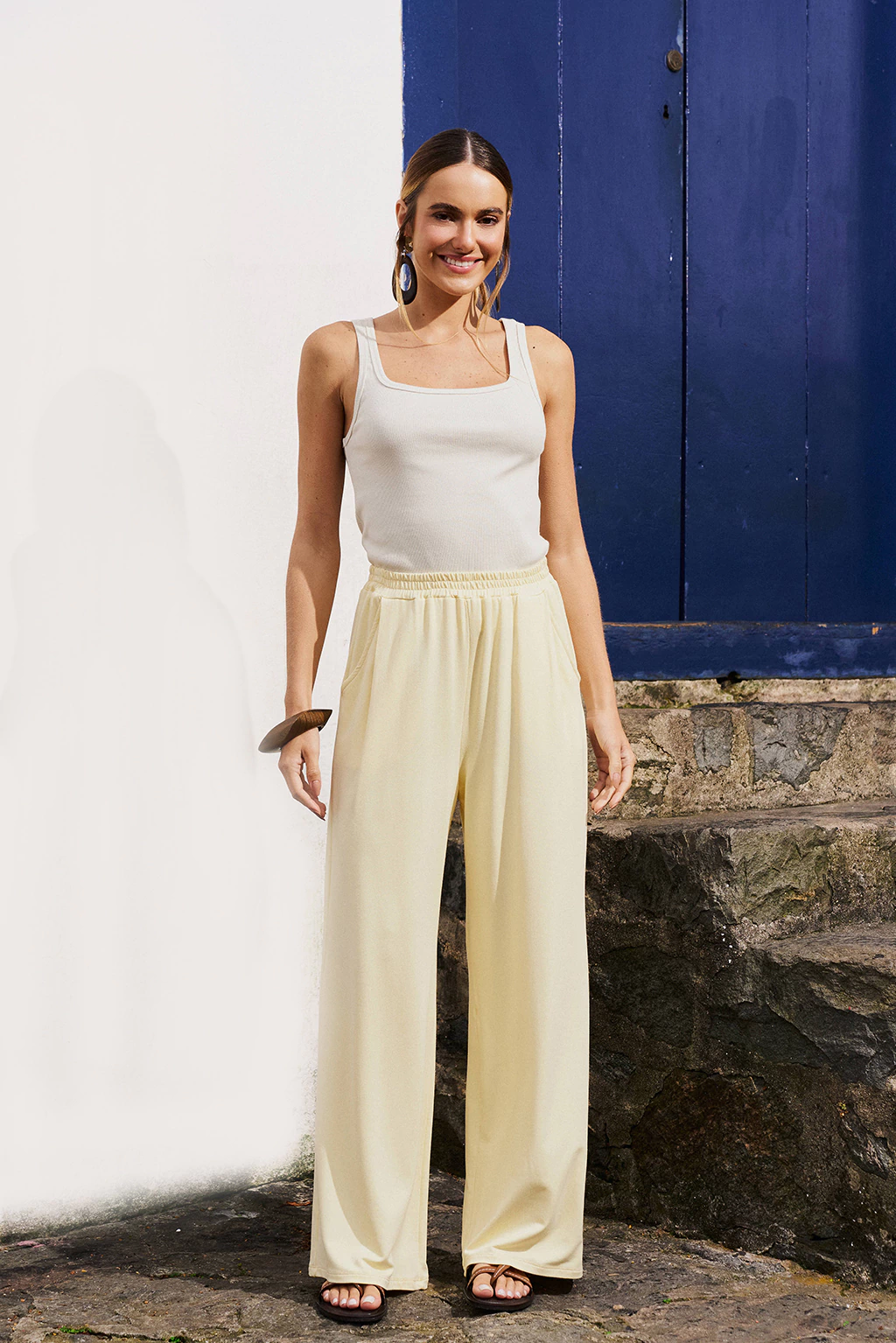 Calça Reta Lisa Moletinho Manteiga