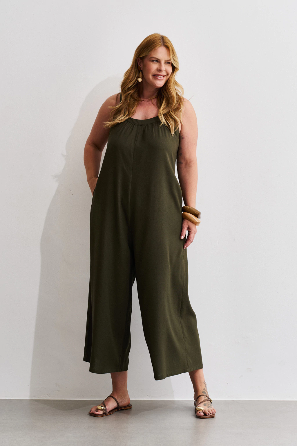 Macacão Linho Liso Amarrações Militar