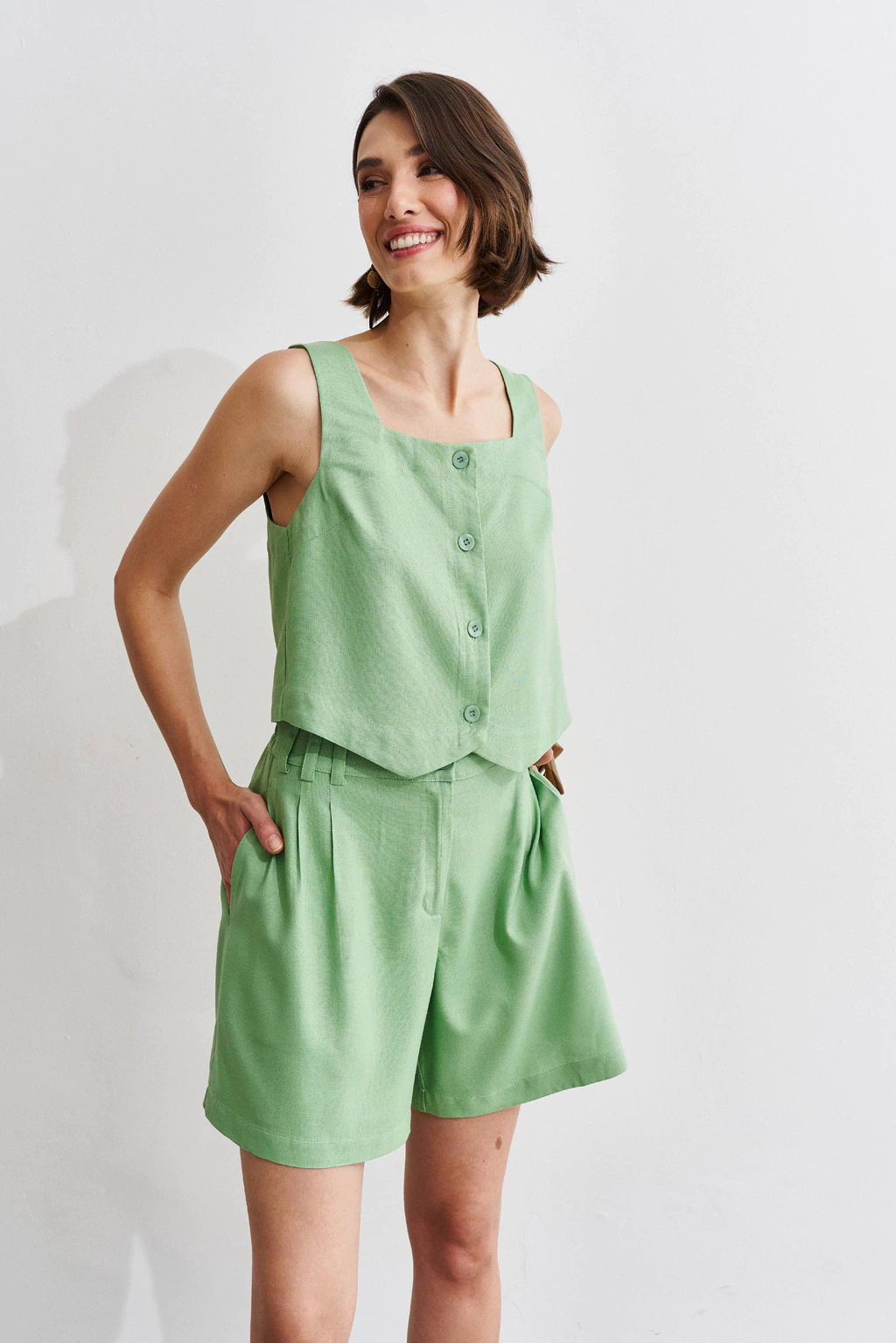 Shorts Liso Passantes Linho Verde