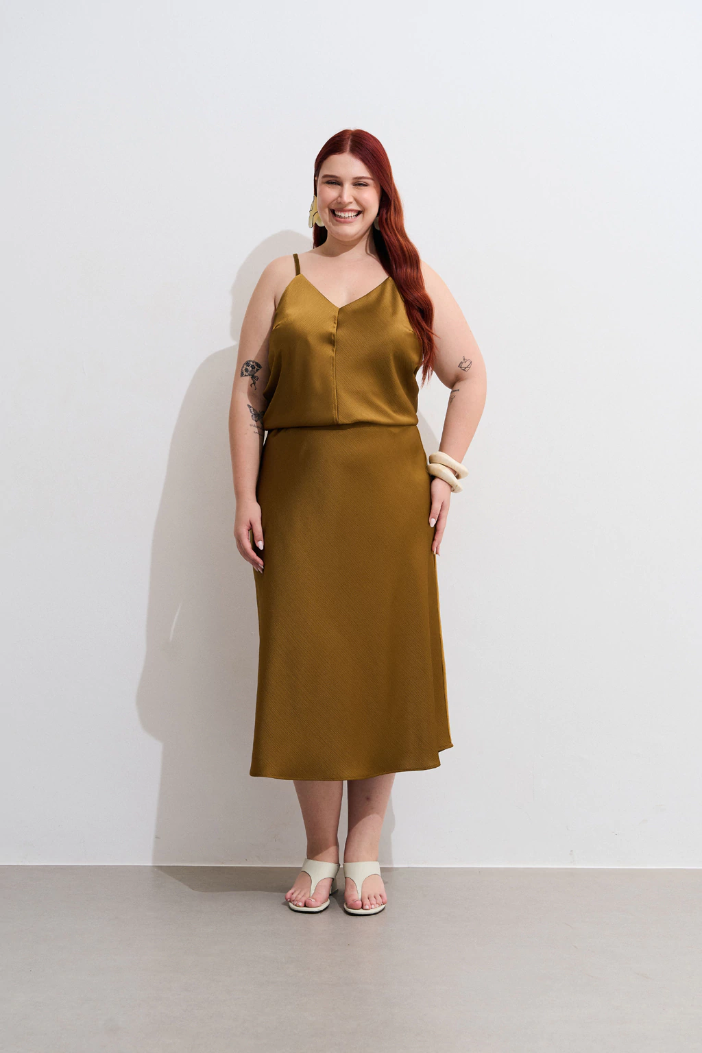 Saia Midi Cetim Amassadinho Mostarda