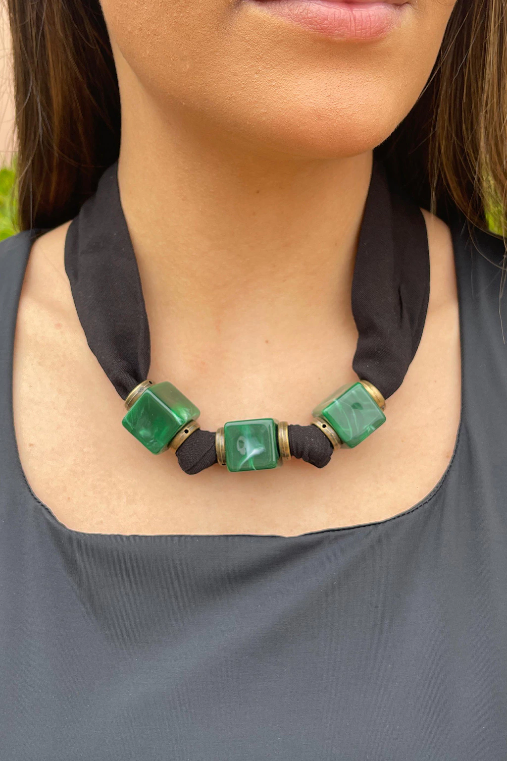 Colar Maxi Resinas Liso Preto