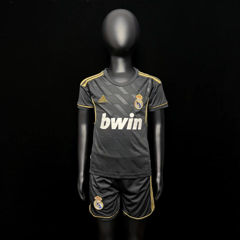 Conjunto Infantil Retrô Real Madrid 12/13 - Adidas
