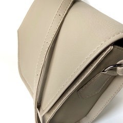 Bolsa caê fendi na internet