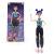 Muñeca articulada Fashion Girls estilo K-Pop con cabello azul, vestida con top celeste y pantalón moderno, junto a su caja original.