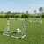 Set de 2 arcos de fútbol con pelota inflable Umbro Mundial Match 2026 sobre césped en un parque