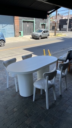 Mesa Oval en internet